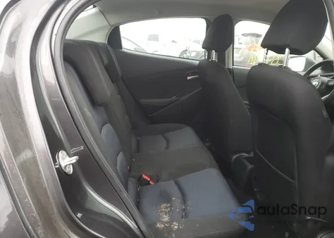 2019 Toyota Yaris L z USA, uszkodzony, nr VIN 3MYDLBYV5KY501643